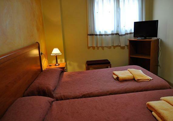 Hostal Puerta Del Valle La Cistérniga Exteriör bild