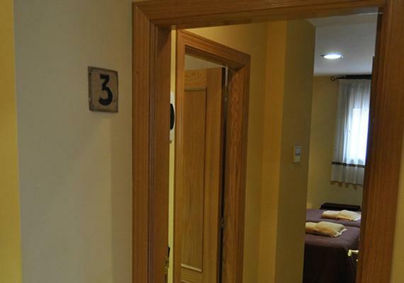 Hostal Puerta Del Valle La Cistérniga Exteriör bild