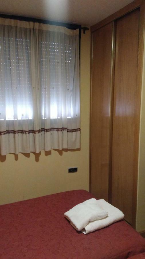 Hostal Puerta Del Valle La Cistérniga Exteriör bild
